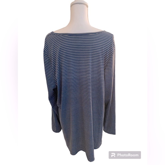 LulaRoe blue & white striped tee, 3X, great condition. - Picture 2 of 12